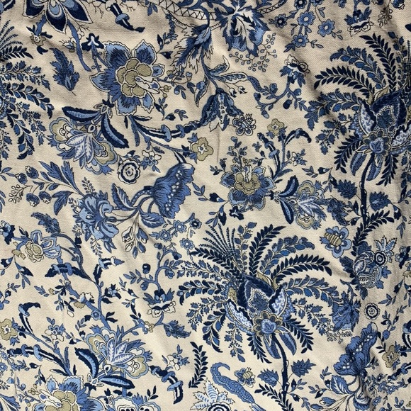 H&M floral cotton dress with cold should style sleeves that tie. - Picture 3 of 4